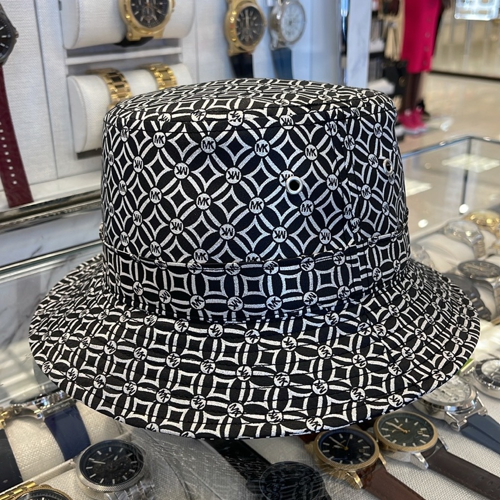 Michael Kors Women’s MK Logo Jacquard Bucket Hat
Black 
NWT - Picture 3 of 16
